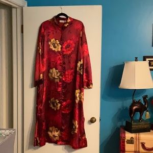 Long satin feeling polyester zip front robe.